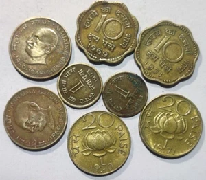 # REPUBLIC INDIA 8 BRASS COINS LOT - GANDHI, LOTUS, TEN PAISA, ONE PAISA COINS - Picture 1 of 3