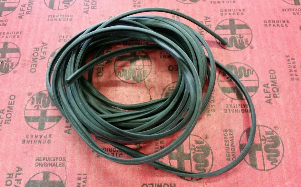 GUARNIZIONE ARCHI CODOLINI RUOTA ALFA ROMEO 75 ROTOLO METRI 4.40 60532200 - Immagine 1 di 1