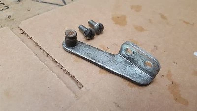 1980 1981 Kawasaki KZ550 A C D LTD GPZ TK22 carburetor throttle return bracket - Image 1 of 3