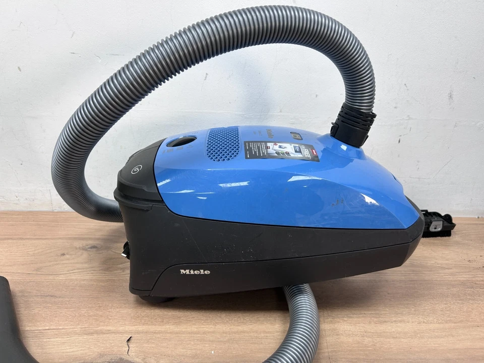 MIELE SBAF5 JUNIOR CYLINDER VACUUM CLEANER- Not working - Image 1 of 4