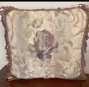Almohada decorativa cuadrada Croscill Chambord amatista rosa púrpura 16" con flecos  - Imagen 1 de 1