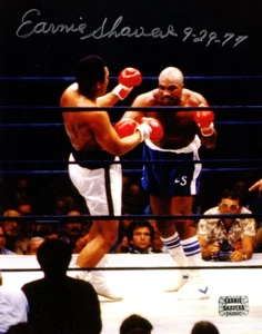 Earnie Rasierer signiert 8x10 vs Muhammad Ali mit 9-29-77 Inschrift Rasierer Holo - Bild 1 von 1