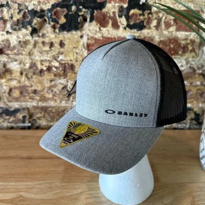 Gorra Oakley Classic Mid Grigio Scuro Trucker para hombre gris/negro Snapback nueva con etiquetas Foto 1 de 4
