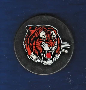 Sombrero Medicine Tigres Coleccionistas Juego Oficial Puck WHL Hockey Puck - Imagen 1 de 2