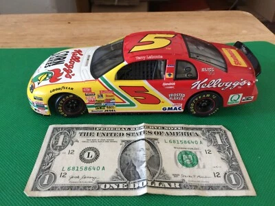 Revell Collections NASCAR 1/24 Car Terry Labonte #5 Kellogg's 1997 Chevy B336 - Image 1 of 4