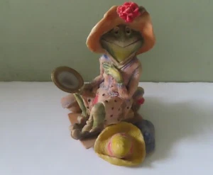 Tillie the Frog Figurine - Jesica De Stefano - 1993 Tillie Tries on Hats - Picture 1 of 6