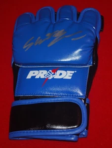MAURICIO RUA SHOGUN PRIDE MMA Signed Glove Beckett Witnessed COA W796960 - Picture 1 of 4