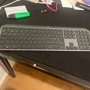 Logitech MX Keys S for Mac keyboard Office RF Wireless + QWERTY UK ... - Zdjęcie 1 z 2