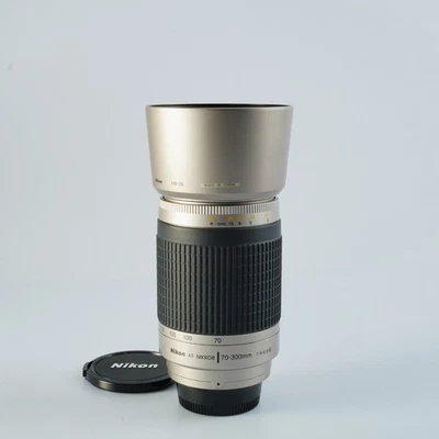 ОЧЕНЬ ХОРОШИЙ Nikon AF NIKKOR 70-300 мм F/4-5.6 G Серебряный зум-объектив - Изображение 1 из 4