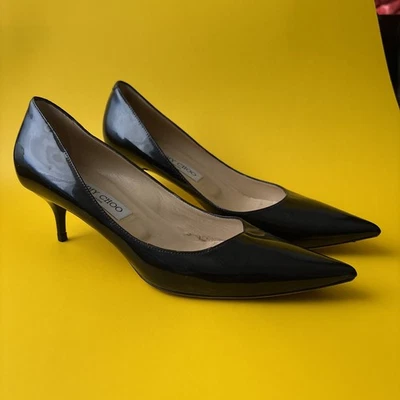 Zapatos de salón puntiagudos Jimmy Choo charol negro gatito Italia 40 Foto 1 de 4