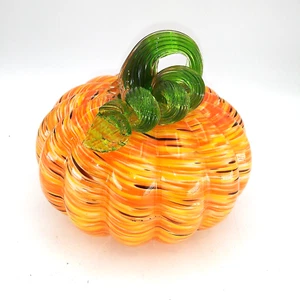Vintage soplado a mano 4" remolinado arte vidrio naranja calabaza con tallo verde rizado verde verde - Imagen 1 de 8