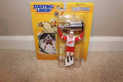 Steve Yzerman Detroit Red Wings Stanley Cup Starting Line Up 1998 Cover