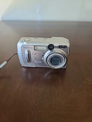 Kodak EasyShare DX6440 4.0MP Compact Digital Camera Silver  Parts Only - Image 1 of 4