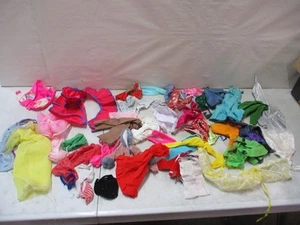 Barbie Kleidungspaket 80er Jahre mit rosa Kleid - Bild 1 von 3