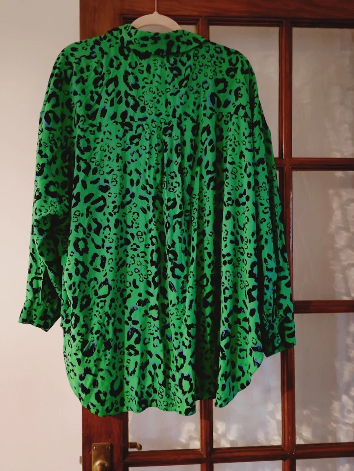 NWT green animal print oversized batwing blouse shirt top size 18. - Image 1 of 4