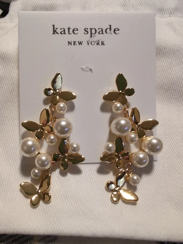 Pendientes colgantes Kate Spade mariposa y perlas tono dorado Foto 1 de 4