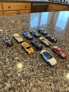 Konvolut 11 Vintage Hot Wheels/Matchbox Spielzeug Rennwagen 90er Jahre - Bild 1 von 7