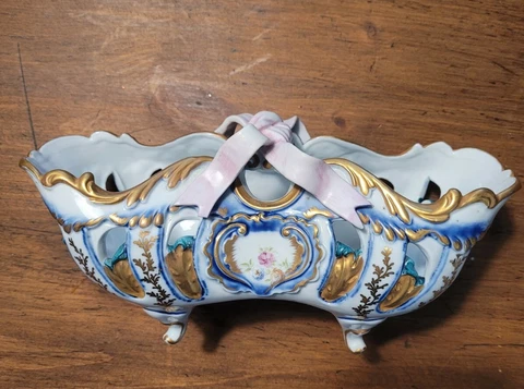 Tiche Porcelain d'Art, Milan, Italy, vintage art Deco Nouveau style candy dish Cover