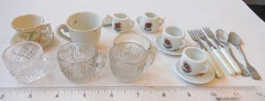 Antiguo lote vintage de tazas de vidrio de juguete para niños, porcelana y tenedores y cucharas P7682 - Imagen 1 de 5