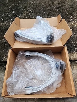 Front Upper Control Arms for 2003 - 2010 Porsche Cayenne Volkswagen Touareg Q7 - Image 1 of 3