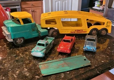 Vintage 1960s 24" Structo Auto Transport Car Carrier w/ 3 Cars & Ramp AL-89 - Image 1 of 4