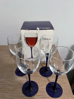 Juego de 4 copas de vino Neptune Luminarc con tallo de cobalto de 8 onzas Foto 1 de 4