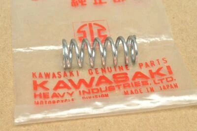 Nuevo de Lote Antiguo OEM Kawasaki C2 SS C2TR G3 SS G3TR Piñón Trasero Muelle 42042-002  Foto 1 de 4
