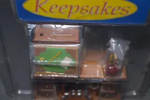 Vintage Kutsche Haus Andenken Puppenhaus MiniMöbel 1:12 Schulzimmer Schreibtisch - Bild 1 von 5