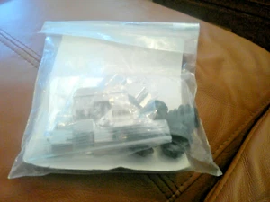 KIA CARENS REAR DELPHI BRAKE PAD FITTING KIT - Picture 1 of 3