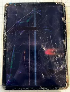 Apple iPad Air 5th Gen. - 256GB - Gray - *AS-IS FOR SALVAGE/PARTS/DISASSEMBLY* - Picture 1 of 3