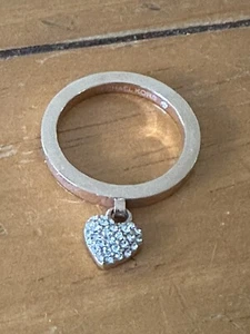 Michael Kors Gold Tone Heart MK Pave Dangle Charm Ring Size 7 Nwot - Picture 1 of 4
