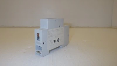 ENTRELEC GMU-15U CIRCUIT BREAKER LR88287 SINGLE POLE 15AMP 240 VAC - Image 1 of 3