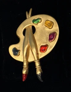VINTAGE MATTE GOLD METAL & ENAMEL ARTIST PALATE BROOCH - Picture 1 of 5