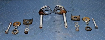 SOPORTES INTERMITENTES TRASEROS KAWASAKI H2 750 CON HERRAJES DE MONTAJE ORIGINALES OEM '72 Foto 1 de 4