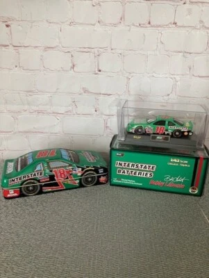 Lata coleccionable Bobby Labonte y 1:43 de coche con batería interestatal Foto 1 de 4