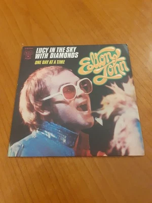 45 Tours Juke Box Elton John Lucy In The...djm 17644 - Photo 1/4