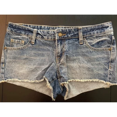 Mossimo 女式低腰镂空短裤尺寸 6/28 中号水洗破旧牛仔布 — 第 1/4 张图片