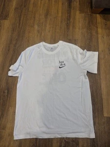 Nike T-Shirt - Picture 1 of 4