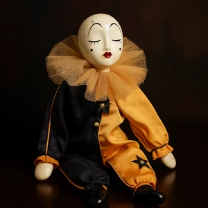 Anuncio eBay: Muñeca payaso Pierrot de porcelana vintage 11” negra y dorada - hecha a mano - Imagen 1 de 8