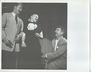 T8-72958. Original Photo 1950-53 CBS TV "The Ken Murray Show" w/ unknown guests - Bild 1 von 1