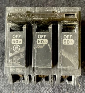 (1) GE 60 AMP 3 POLOS ATORNILLADO CLASIFICACIÓN HACR - Imagen 1 de 8