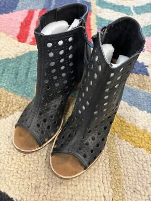 Toms Majorca Perforated Peep Toe Booties Shooties Laser Cut Stacked Heel Size 7 - Image 1 of 4