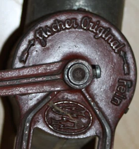 grattugia manovella FISCHER originale cucina decorata metallo vecchio top vintage decorazione - Foto 1 di 16
