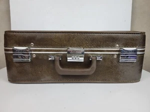 Vintage Skyway Suitcase Luggage 21x14x7 Green/ Brown Satin Lining Combo Lock - Picture 1 of 12