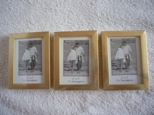 3er Set Bilder/Fotorahmen, klein, mini, 5 x 7 cm, Kunststoff , goldener Rahmen - Bild 1 von 1