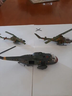 Elicotteri militari Sikorski Sea king e due Huey Cobra - Immagine 1 di 4