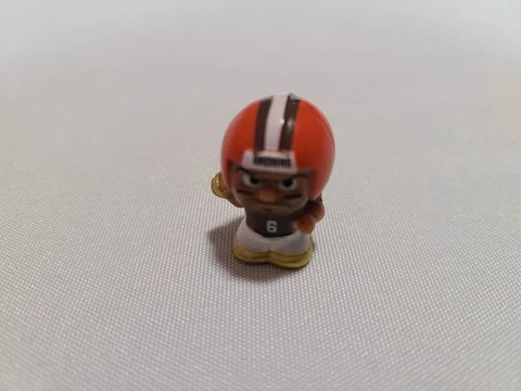 NFL TEENYMATES Cleveland Browns BAKER MAYFIELD GOLD Version 1" Figure Cover