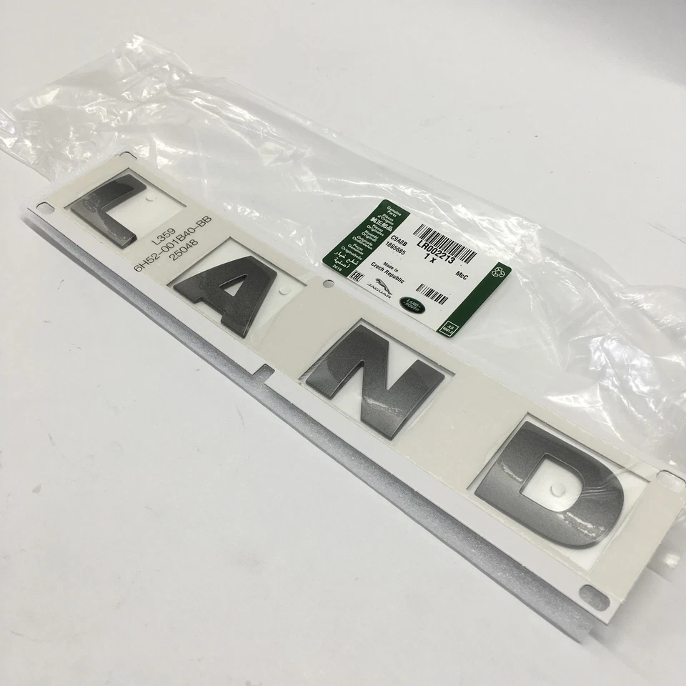 Land Rover Freelander 2 L359 2006-2014 emblema distintivo anteriore Land LR002213 originale - Immagine 1 di 4
