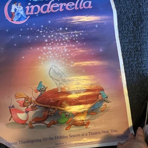 Locandina film mezzo foglio originale 1987 Cenerentola in arrivo a teatro vicino a te - Foto 1 di 6