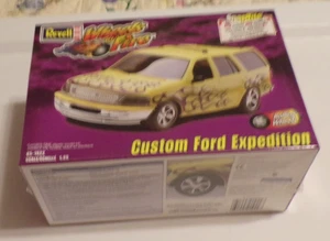 Look Revell Custom Ford Expedition Scale 1/25 Model Kit Neu in OVP - Bild 1 von 5